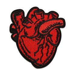 NS040 Нашивка Красное сердце, 70х60мм